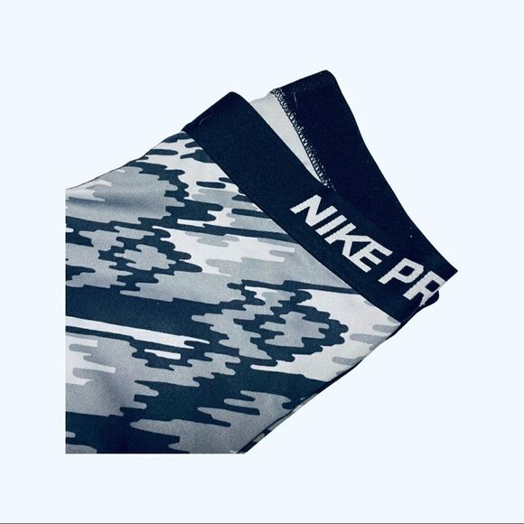 Nike Pro Crops   - Picture 3 of 4